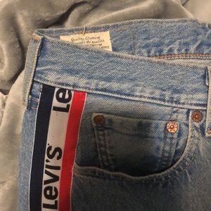 LEVI’S Jeans 30/32 (fits like 8W)